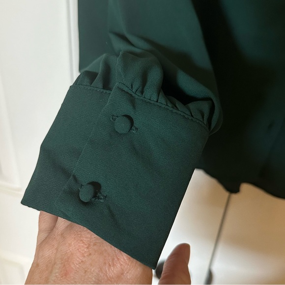 Vince Camuto Long Sleeve Blouse NWOT Green Button Front Size Extra Large - Picture 3 of 3